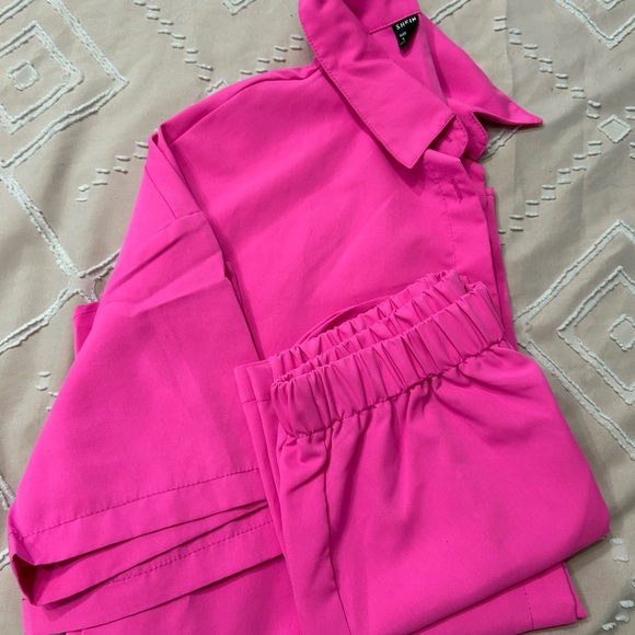 SHEIN Vibrant Pink Blouse conjunto con short - Picture 3 of 4